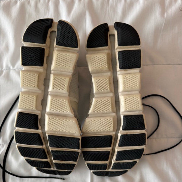 ON Cloud Running Cloud x Training Shoes - Picture 3 of 6